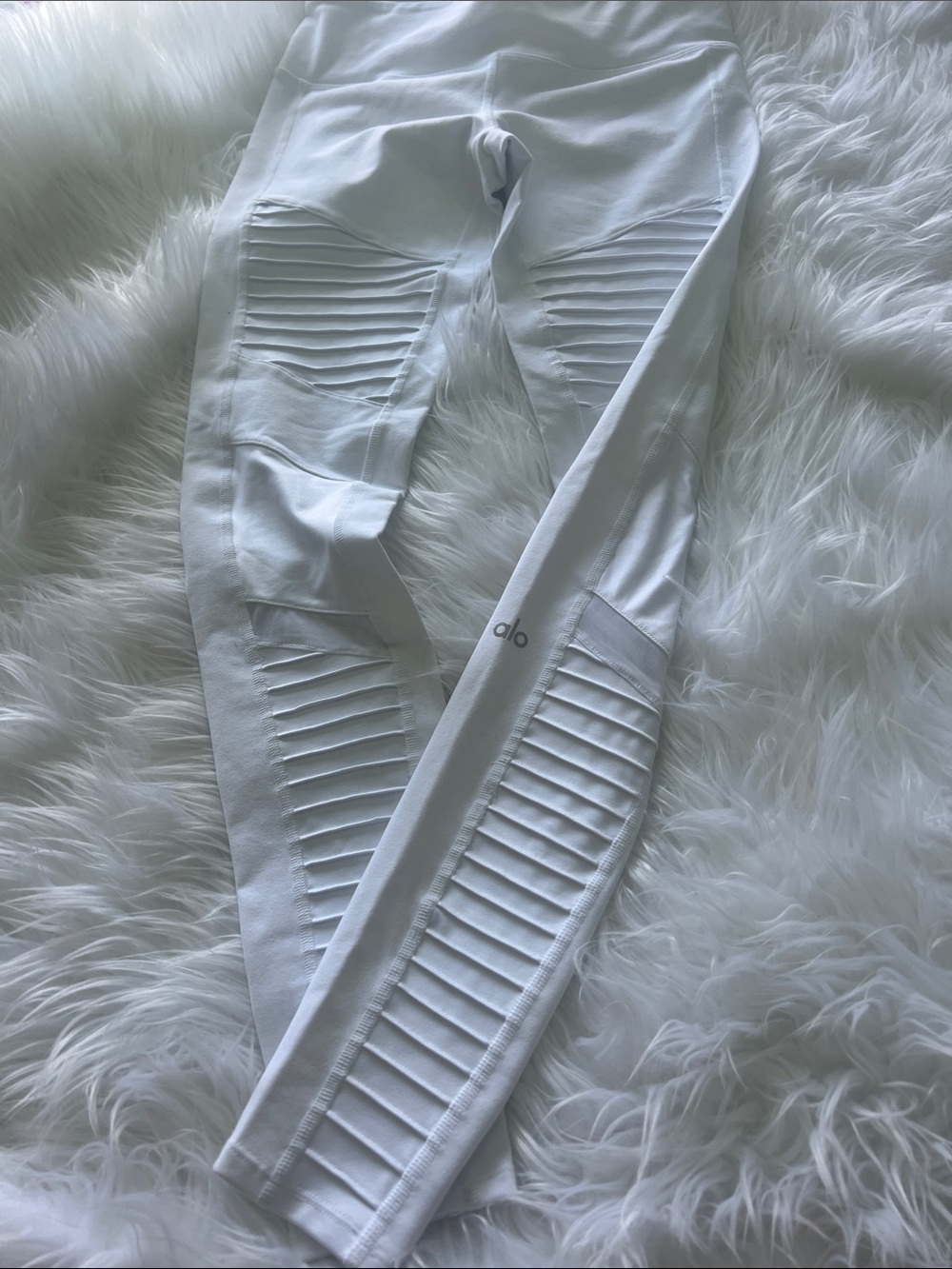 ALO Yoga White Ribbed Moto Leggings